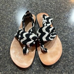Dirty Laundry Sandal. Size 10